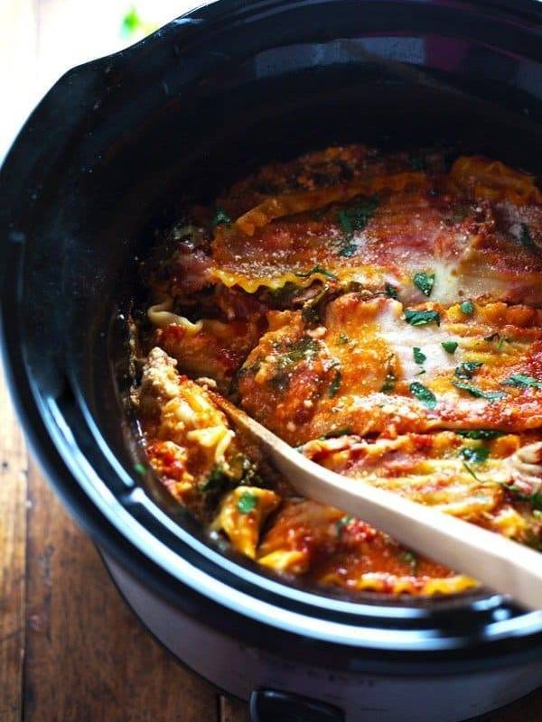 Super Easy Skinny Veggie Crockpot Lasagna - a handful of simple ingredients for a healthy family dinner. | https://build-body.today
